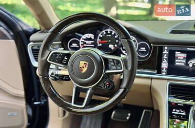 Фастбэк Porsche Panamera 2018 в 
