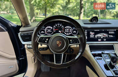 Фастбэк Porsche Panamera 2018 в 