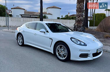 Фастбэк Porsche Panamera 2013 в 