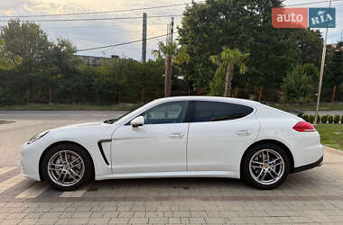 Фастбэк Porsche Panamera 2013 в 