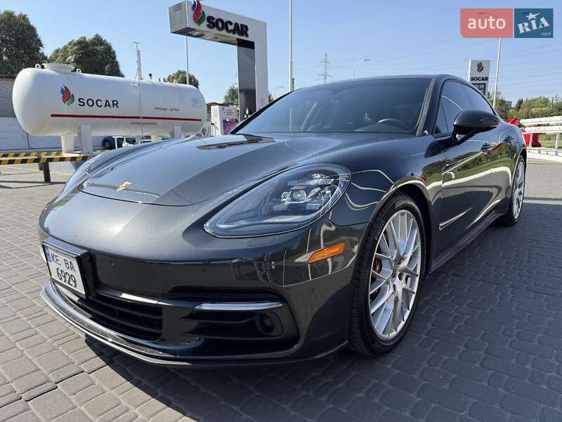 Фастбэк Porsche Panamera 2018 в Днепре