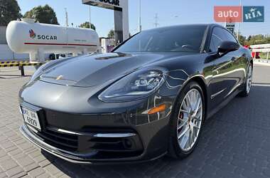 Фастбэк Porsche Panamera 2018 в 