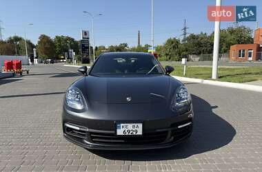 Фастбэк Porsche Panamera 2018 в 