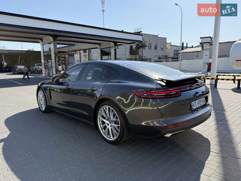 Фастбэк Porsche Panamera 2018 в Днепре