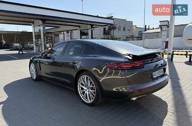 Фастбэк Porsche Panamera 2018 в 