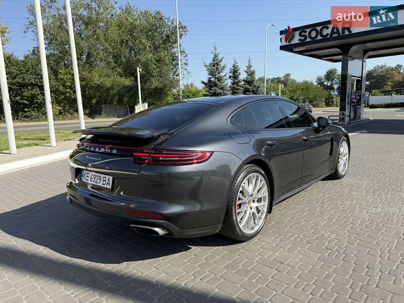 Фастбэк Porsche Panamera 2018 в Днепре