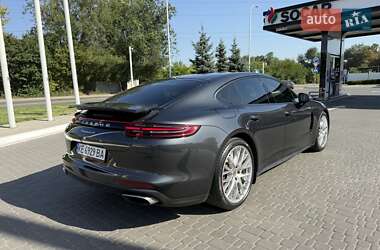 Фастбэк Porsche Panamera 2018 в 