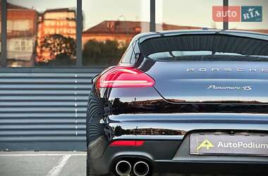 Фастбэк Porsche Panamera 2015 в 