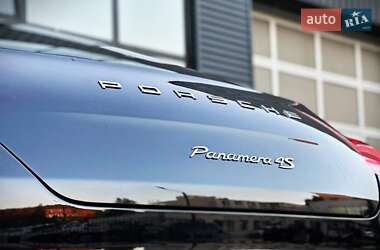 Фастбэк Porsche Panamera 2015 в 
