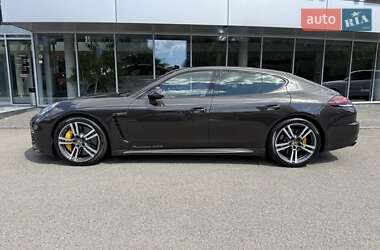 Фастбэк Porsche Panamera 2013 в 