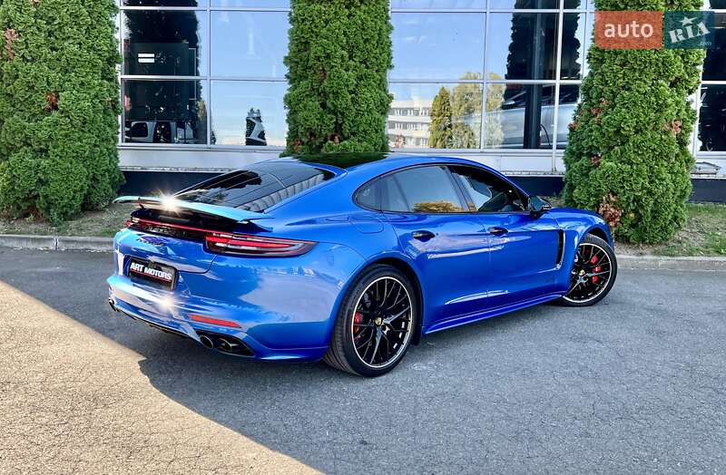 Фастбэк Porsche Panamera 2018 в Киеве