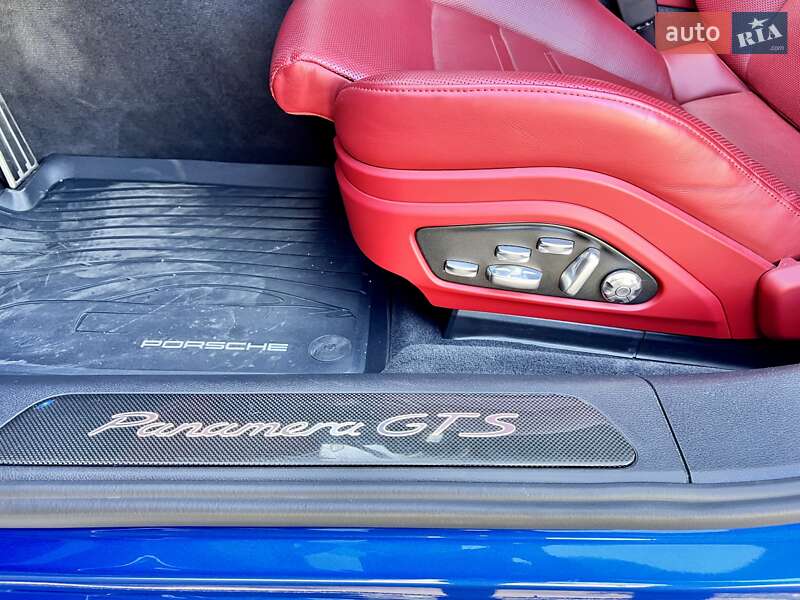 Фастбэк Porsche Panamera 2018 в Киеве