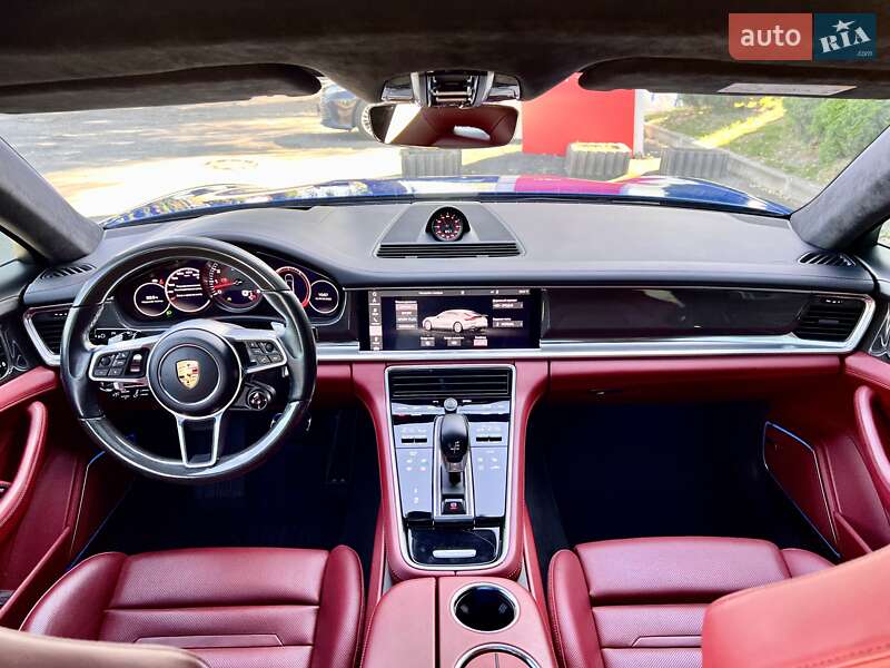 Фастбэк Porsche Panamera 2018 в Киеве