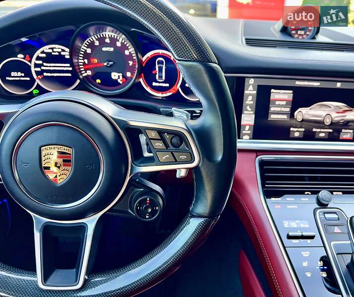 Фастбэк Porsche Panamera 2018 в Киеве