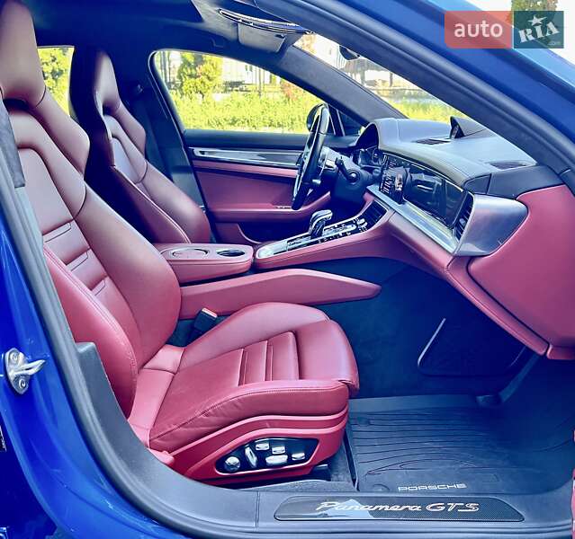 Фастбэк Porsche Panamera 2018 в Киеве