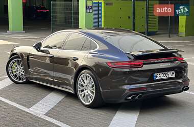 Фастбэк Porsche Panamera 2019 в 