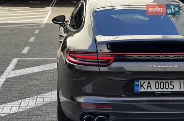 Фастбэк Porsche Panamera 2019 в 