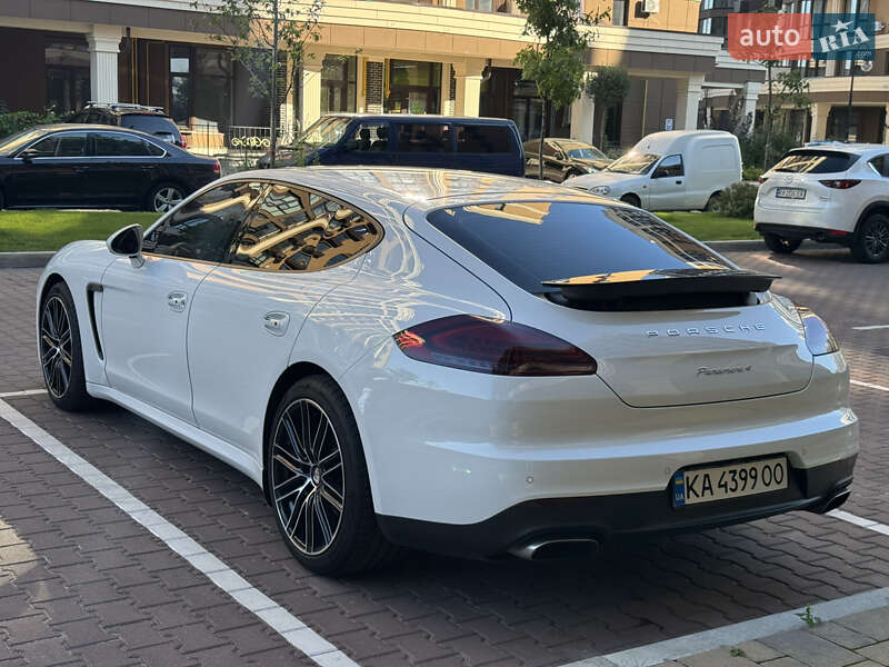 Фастбэк Porsche Panamera 2013 в Киеве
