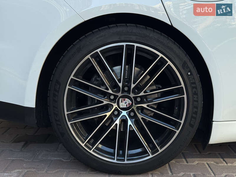 Фастбэк Porsche Panamera 2013 в Киеве