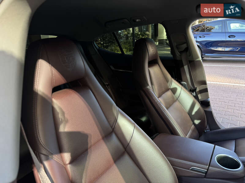 Фастбэк Porsche Panamera 2013 в Киеве