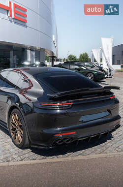 Фастбэк Porsche Panamera 2019 в 