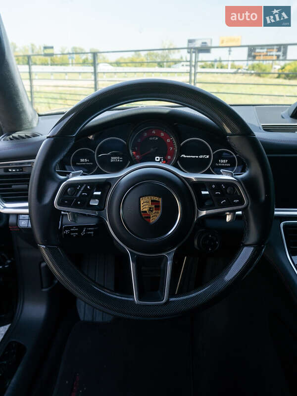 Фастбэк Porsche Panamera 2019 в Киеве