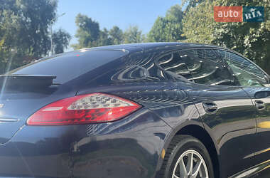 Фастбэк Porsche Panamera 2012 в 