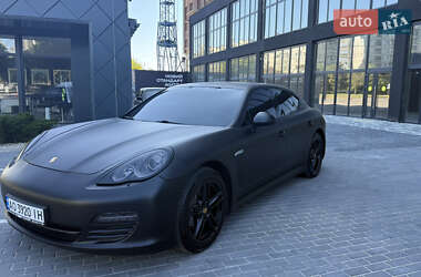 Фастбэк Porsche Panamera 2011 в 