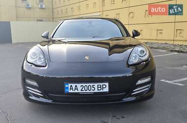 Фастбэк Porsche Panamera 2011 в 