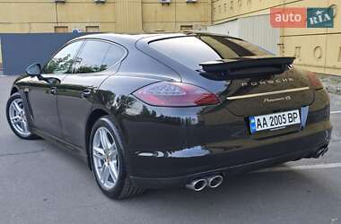 Фастбэк Porsche Panamera 2011 в 