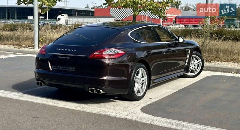 Фастбек Porsche Panamera 2010 в Києві