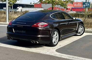 Фастбек Porsche Panamera 2010 в 