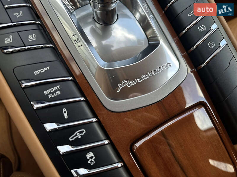 Фастбек Porsche Panamera 2010 в Києві