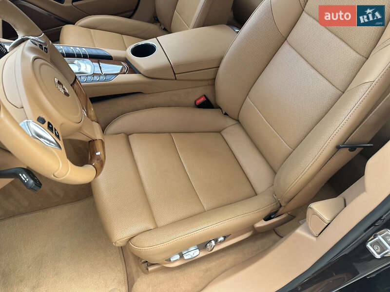 Фастбек Porsche Panamera 2010 в Києві