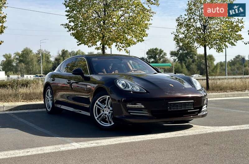 Фастбек Porsche Panamera 2010 в Києві