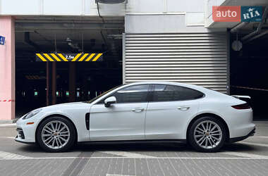 Фастбэк Porsche Panamera 2019 в 