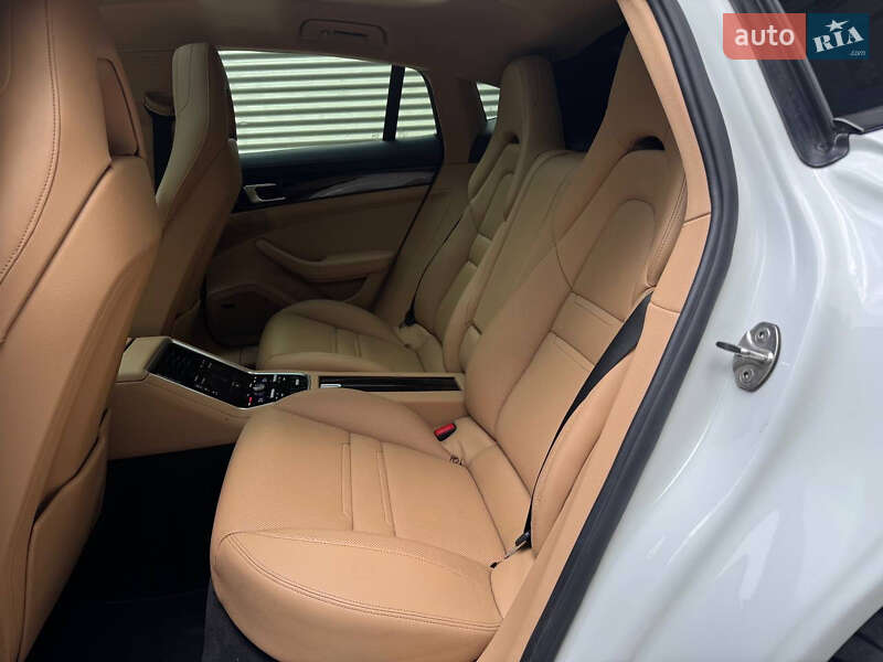 Фастбэк Porsche Panamera 2019 в Киеве фото 43 Фастбэк Porsche Panamera 2019 в Киеве