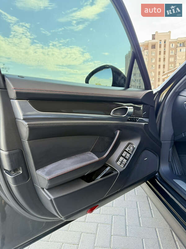 Фастбэк Porsche Panamera 2012 в Киеве