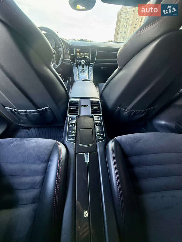 Фастбэк Porsche Panamera 2012 в Киеве