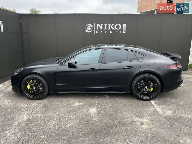 Фастбэк Porsche Panamera 2017 в Львове