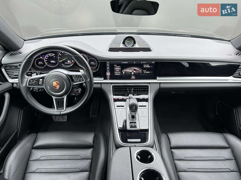 Фастбэк Porsche Panamera 2017 в Львове