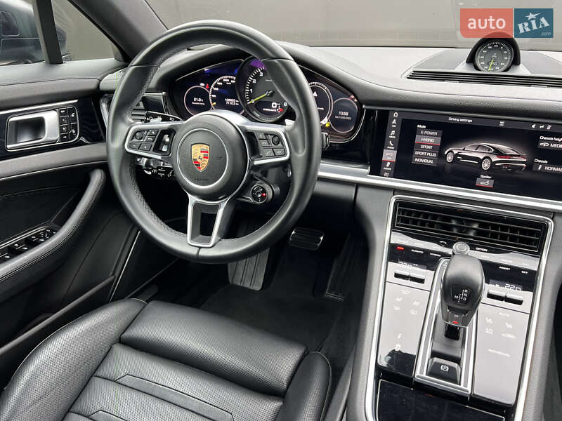 Фастбэк Porsche Panamera 2017 в Львове