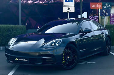 Фастбэк Porsche Panamera 2018 в Киеве