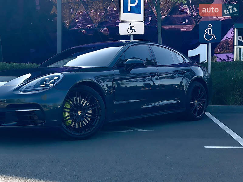 Фастбэк Porsche Panamera 2018 в Киеве фото 6 Фастбэк Porsche Panamera 2018 в Киеве
