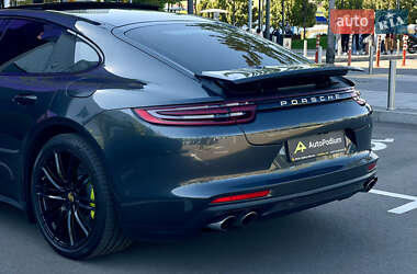 Фастбэк Porsche Panamera 2018 в 