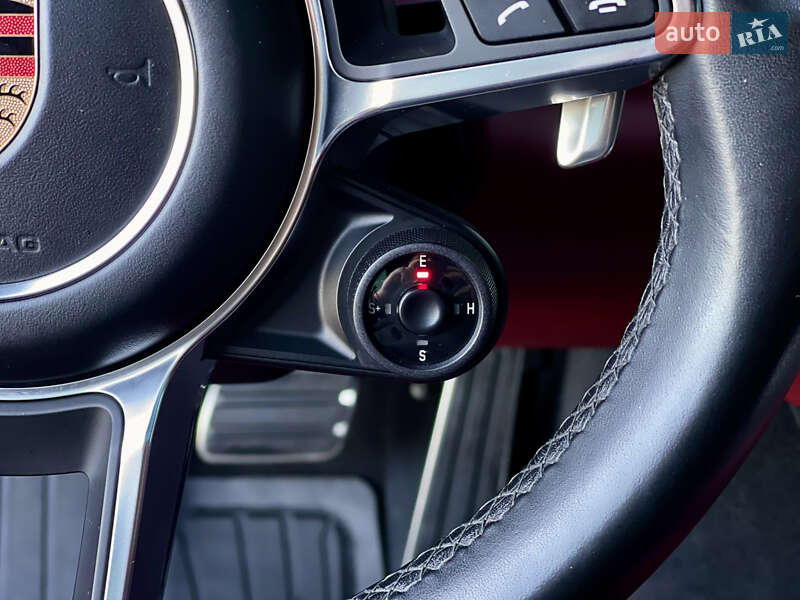 Фастбэк Porsche Panamera 2018 в Киеве фото 24 Фастбэк Porsche Panamera 2018 в Киеве