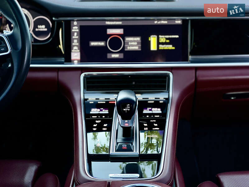 Фастбэк Porsche Panamera 2018 в Киеве фото 41 Фастбэк Porsche Panamera 2018 в Киеве