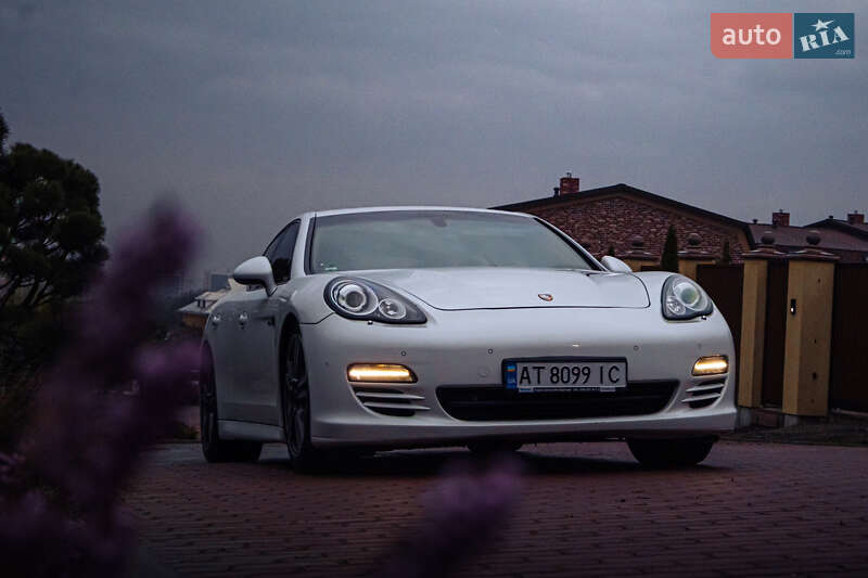Фастбэк Porsche Panamera 2012 в Коломые