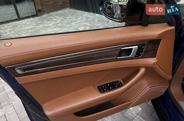 Фастбэк Porsche Panamera 2020 в 