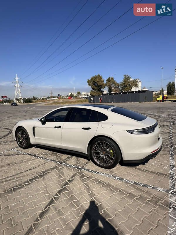 Фастбэк Porsche Panamera 2022 в Киеве